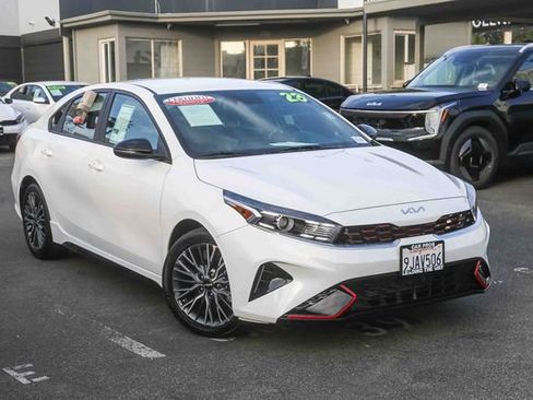 Certified 2023 Kia Forte GT-Line image 2