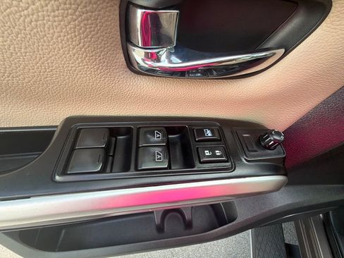 Used 2016 Nissan Titan SL RWD image 20
