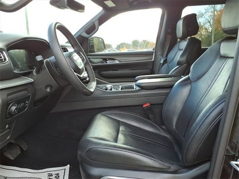 Used 2023 Jeep Wagoneer L Series II image 14