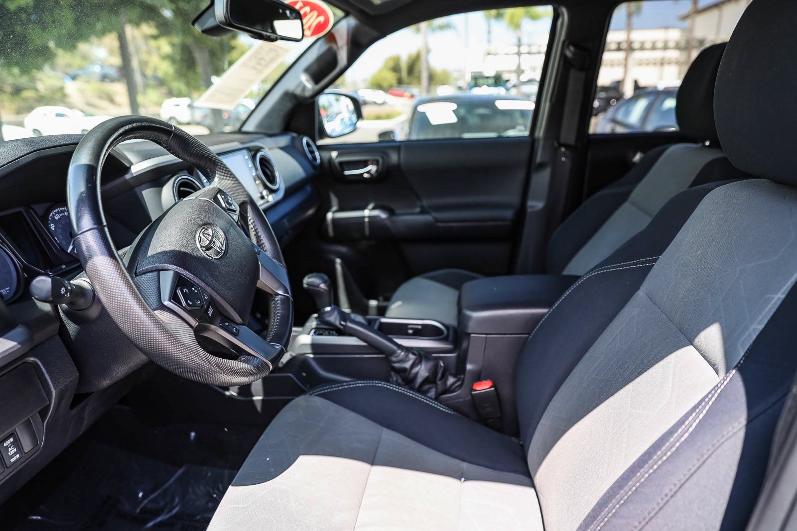 Used 2021 Toyota Tacoma TRD Off-Road w/ Technology Package AWD/4WD image 19