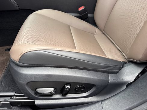 Used 2025 Lexus ES 350 w/ Premium Package FWD image 19