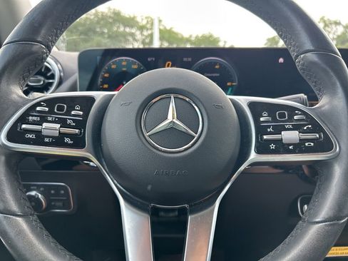 Used 2022 Mercedes-Benz GLA 250 image 22