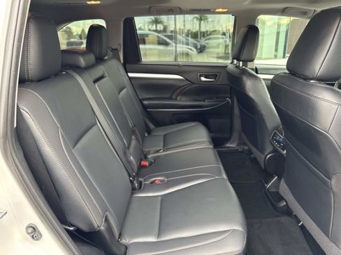 Used 2019 Toyota Highlander XLE image 23