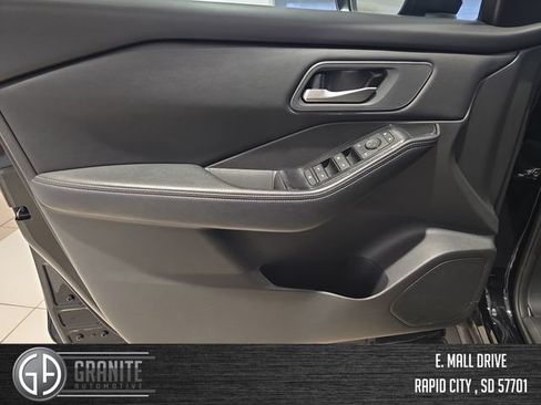 Used 2026 Nissan Rogue SV AWD/4WD image 11