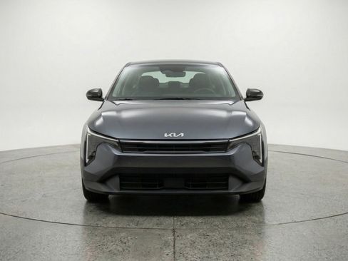 Used 2025 Kia K4 FWD image 2