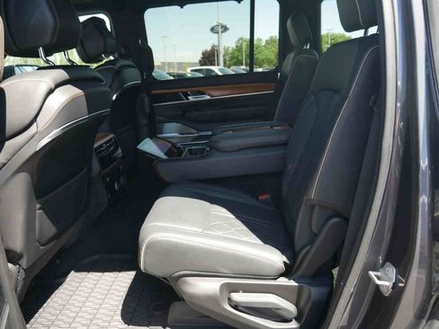 Used 2024 Jeep Grand Wagoneer Series III AWD/4WD image 15