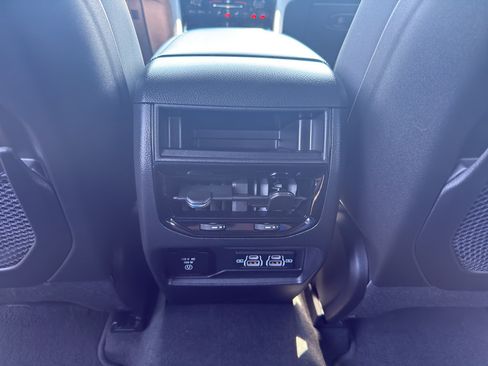 Used 2025 Jeep Grand Cherokee Altitude AWD/4WD image 31