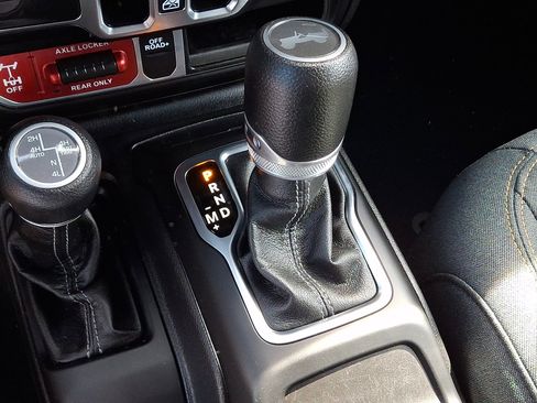 Used 2024 Jeep Wrangler Unlimited AWD/4WD image 14