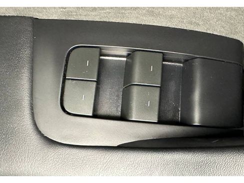 Used 2024 Tesla Model Y Performance image 36