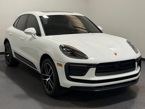 Used 2023 Porsche Macan AWD/4WD image 4