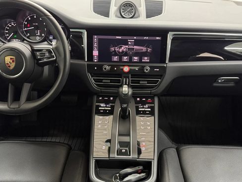 Used 2025 Porsche Macan AWD/4WD image 32