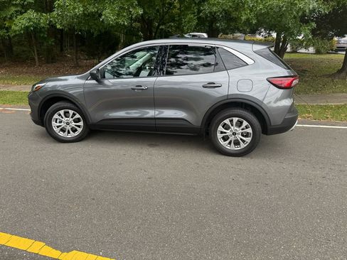 Used 2023 Ford Escape Active image 12