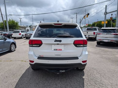 Used 2020 Jeep Grand Cherokee Laredo RWD image 7
