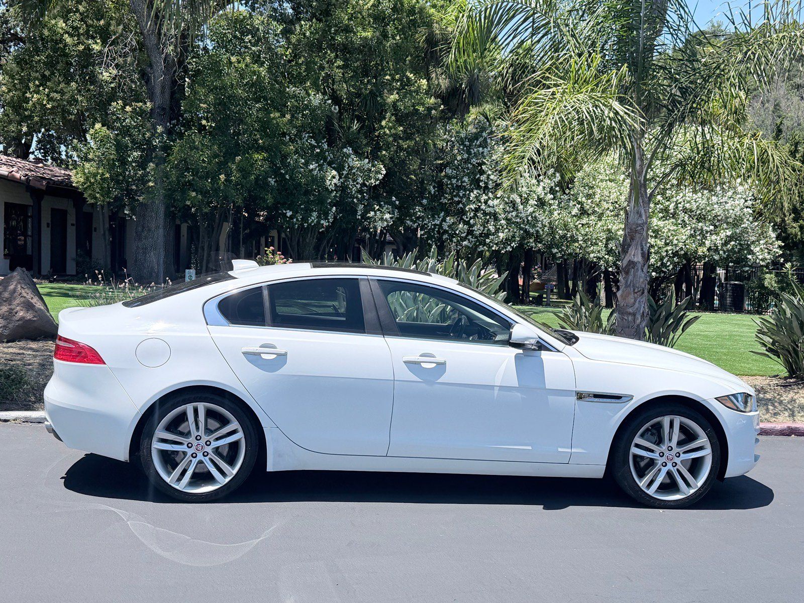 Used 2017 Jaguar XE Prestige AWD/4WD image 5