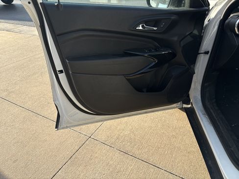 Used 2025 Chevrolet Trax RS w/ Driver Confidence Package image 21