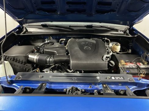 Used 2018 Toyota Tacoma TRD Sport AWD/4WD image 40