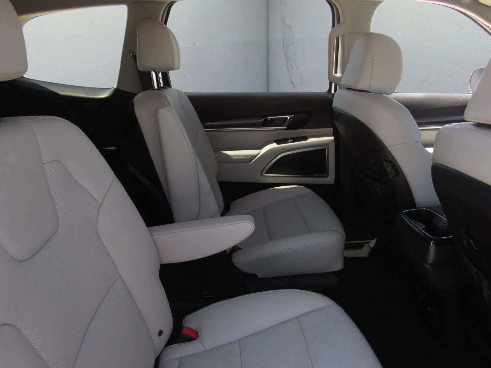 Used 2024 Kia Telluride S w/ S Sunroof Package FWD image 12