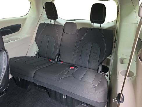 Used 2022 Chrysler Voyager LX FWD image 14