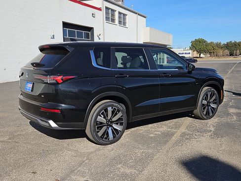 New 2026 Mitsubishi Outlander SE image 13