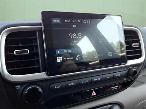 New 2025 Hyundai Venue SEL image 15