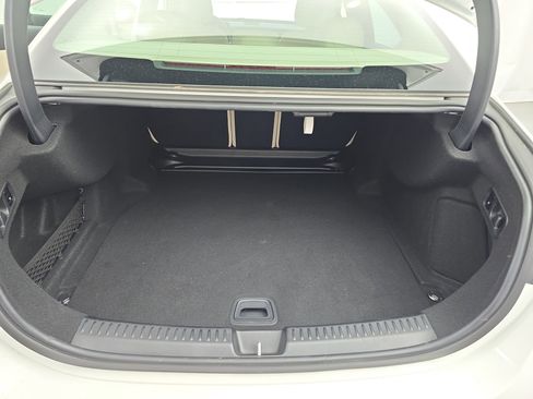 Used 2025 Mercedes-Benz E 350 Sedan image 12