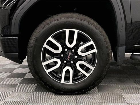 Used 2024 GMC Sierra 1500 AT4 w/ Technology Package image 9