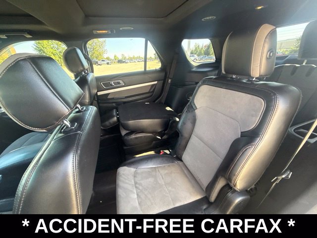 Used 2017 Ford Explorer XLT w/ Equipment Group 202A FWD image 31