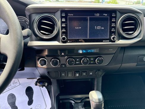 Used 2022 Toyota Tacoma TRD Off-Road AWD/4WD image 20