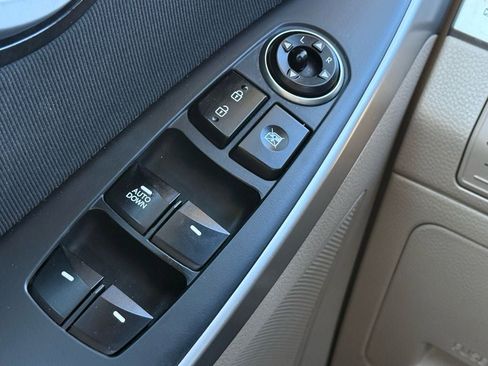 Used 2016 Hyundai Elantra GT image 18