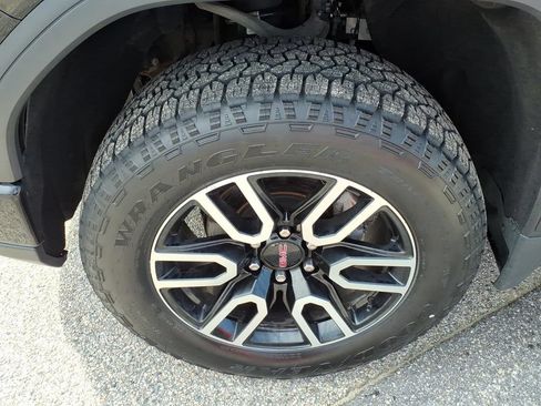 Used 2023 GMC Sierra 1500 AT4 w/ AT4 Premium Package AWD/4WD image 10