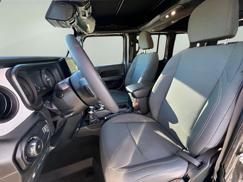 Used 2024 Jeep Wrangler Unlimited AWD/4WD image 11