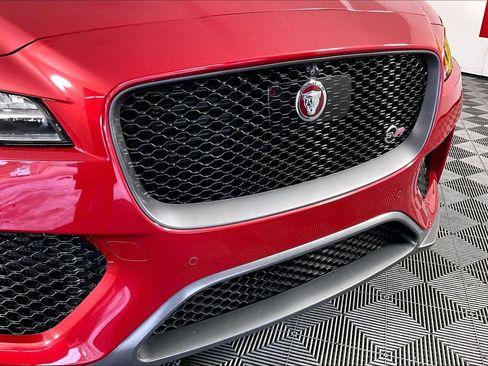 Used 2020 Jaguar F-PACE SVR image 28