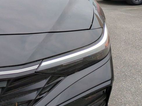 New 2026 Hyundai Elantra Limited FWD image 10
