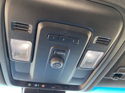 Used 2023 Chevrolet Suburban LT image 46