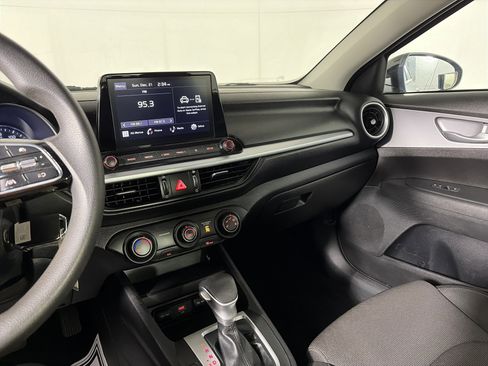 Used 2023 Kia Forte LX image 25