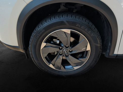 Used 2025 Nissan Rogue SV AWD/4WD image 9