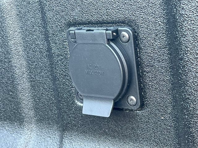 New 2026 Chevrolet Colorado ZR2 w/ Technology Package AWD/4WD image 10