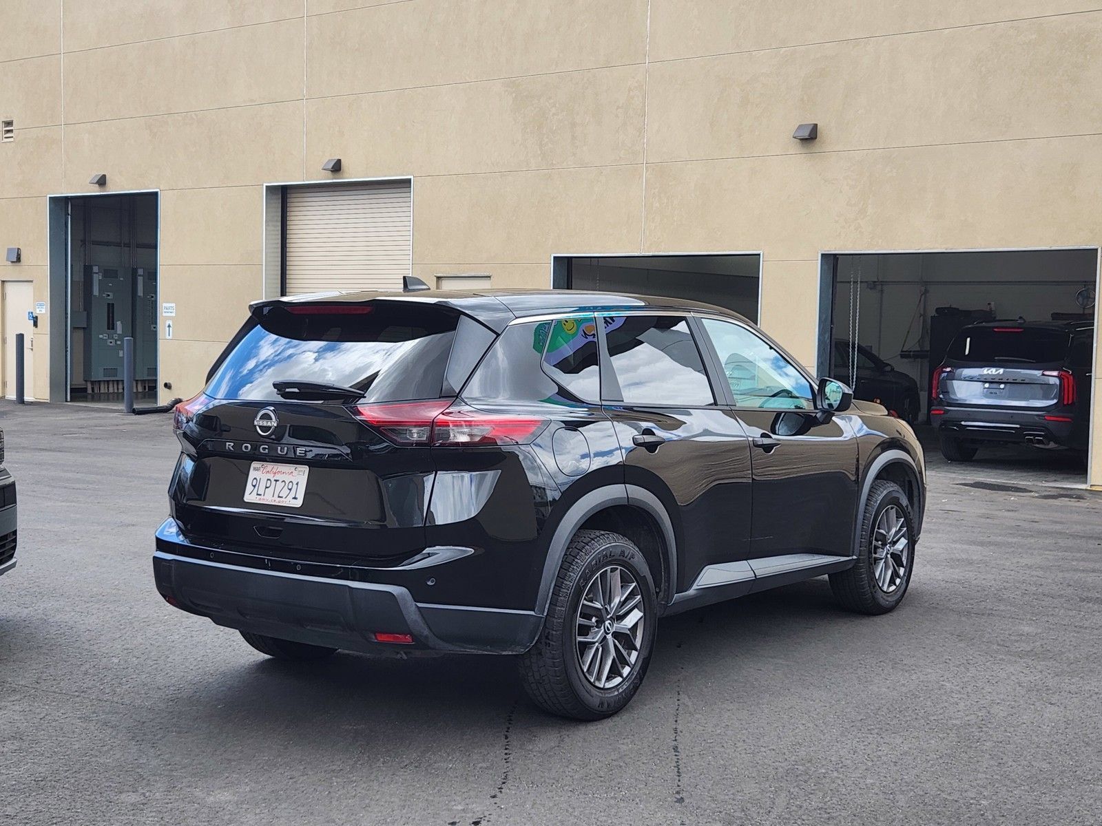 Used 2024 Nissan Rogue S FWD image 7