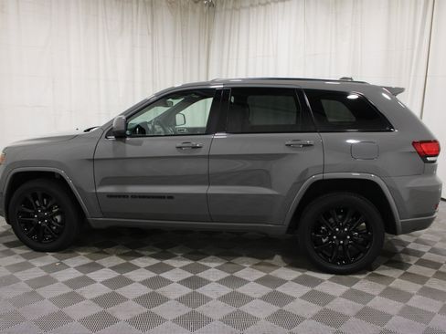 Used 2022 Jeep Grand Cherokee Laredo X AWD/4WD image 34