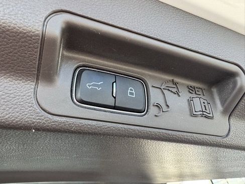 Used 2020 Ford Explorer Platinum w/ Premium Technology Package image 29