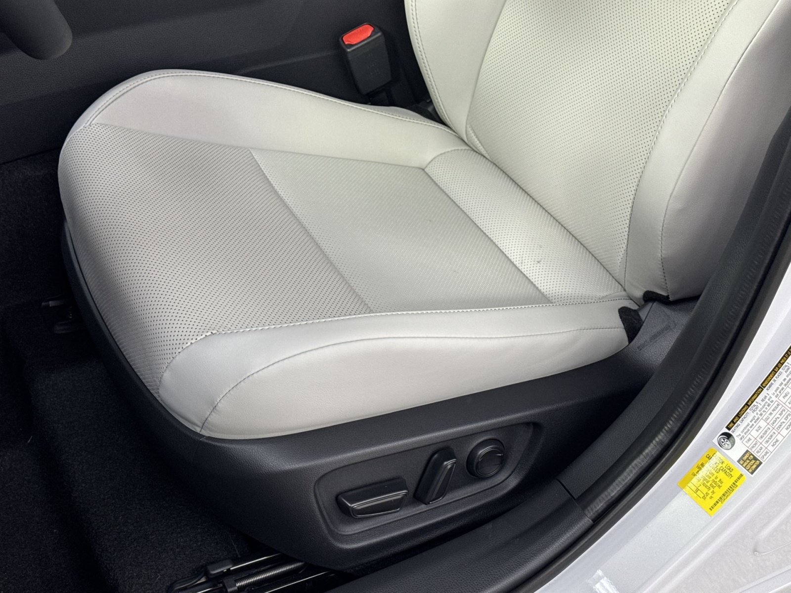 New 2027 Toyota Prius XLE FWD image 22