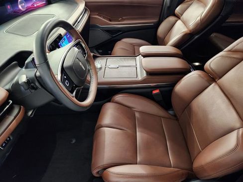 Used 2025 Lincoln Navigator Reserve image 13