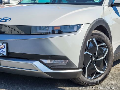 Used 2024 Hyundai Ioniq 5 SEL image 3