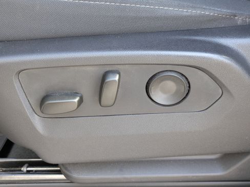 Used 2025 Chevrolet Silverado 1500 Custom image 10