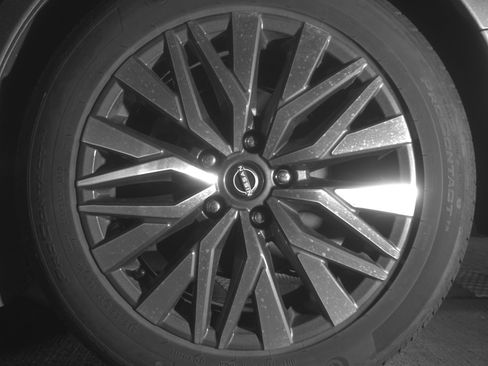 Used 2025 Nissan Altima 2.5 SV FWD image 14