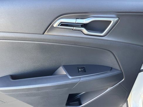New 2026 Kia Sportage LX FWD image 18
