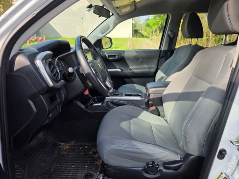 Used 2016 Toyota Tacoma SR5 image 5