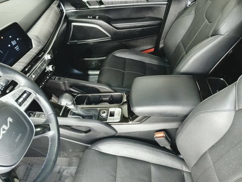 Used 2024 Kia Telluride EX w/ EX Captain's Chair Package AWD/4WD image 19