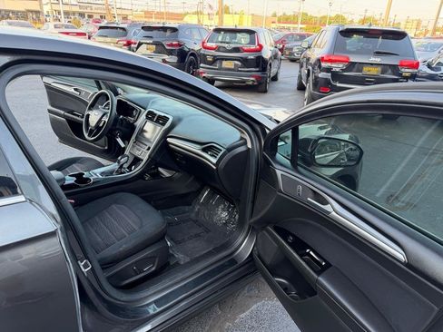 Used 2016 Ford Fusion SE FWD image 16