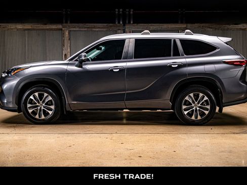 Used 2023 Toyota Highlander XLE image 5
